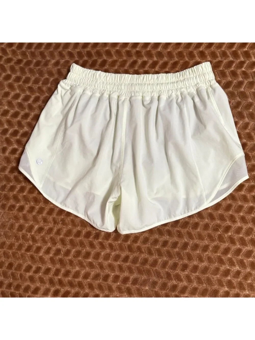 LIKE NEW Lululemon Hotty Hot Low-Rise Lined Shorts 4" Elixir Swift Lined Size 6 - Picture 6 of 9